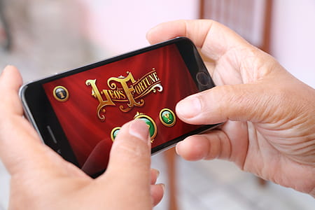 person playing Leo's Fortune game thumbnail