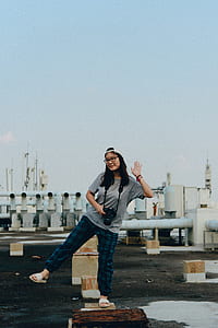 woman standing in one foot thumbnail