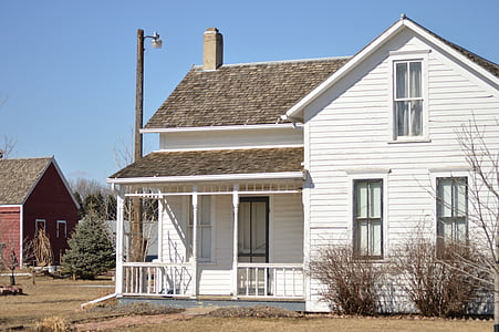 photo of white and gray house thumbnail