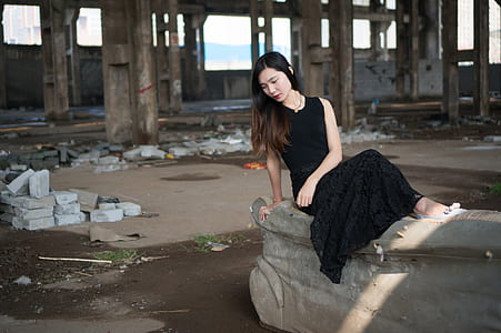 woman sitting on gray bench thumbnail