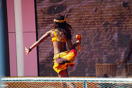 woman running towards the wall thumbnail