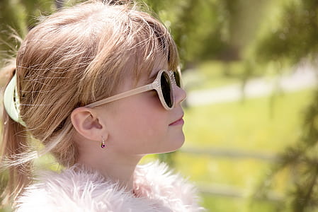 woman wearing sunglasses thumbnail