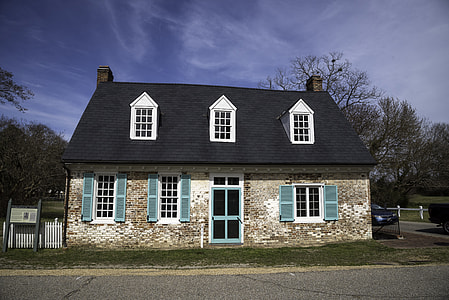 Old Colonial House in Yorktown, Virginia thumbnail