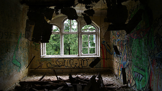 photography of abandoned house at daytime thumbnail