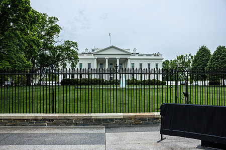 White house far view thumbnail