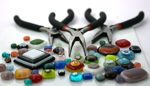 three black diagonal pliers and stones thumbnail