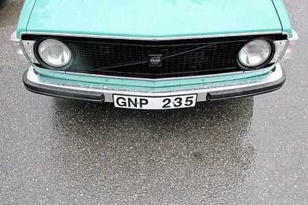 green Volvo car thumbnail