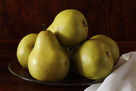 bunch of green pears on green plate thumbnail