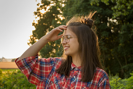woman holding her forehead thumbnail