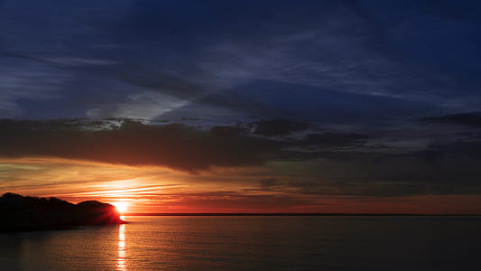 landscape photo of sea against golden sun \ thumbnail