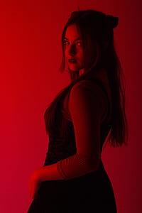 woman wearing black dress thumbnail