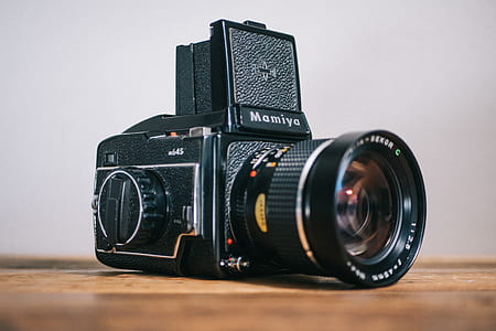 black Momiya camera thumbnail