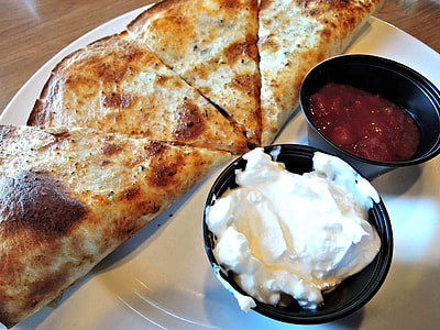slice pizzas and white sauce thumbnail