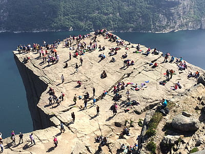 crowd standing on cliff thumbnail