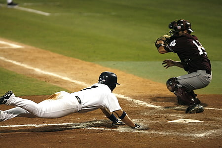 baseball player diving on block thumbnail