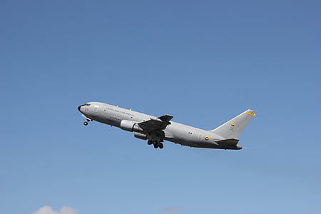 airliner on flight thumbnail