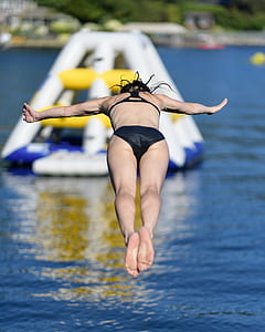 person about to dive into the sea thumbnail