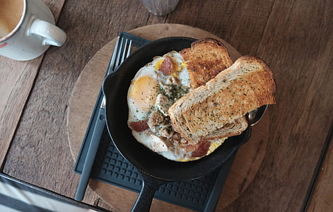 sunny-side up egg with bread thumbnail