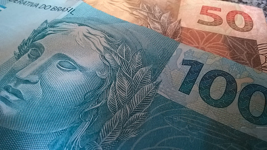 two 100 and 50 Euro banknotes thumbnail