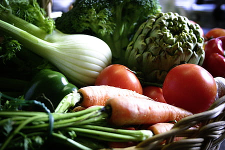 leeks, carrots, broccoli, and tomato thumbnail