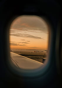 white Delta airplane thumbnail