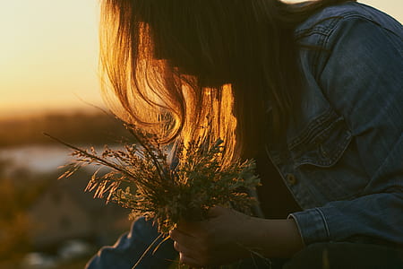 woman holding flowers thumbnail