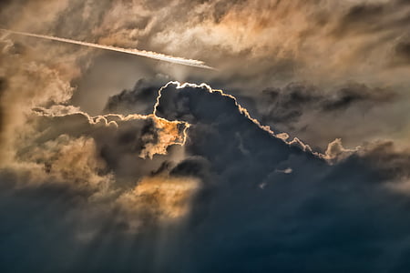photo of crepuscular ray thumbnail