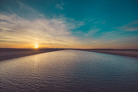 ocean at golden hour thumbnail