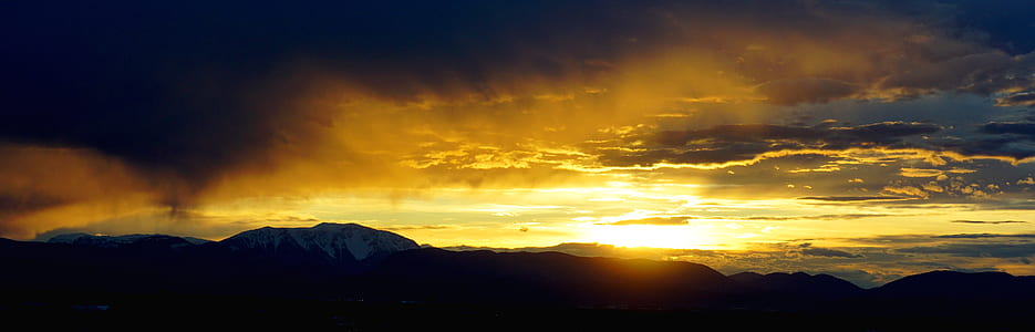 mountains under sunset thumbnail