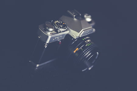 black and gray camera thumbnail