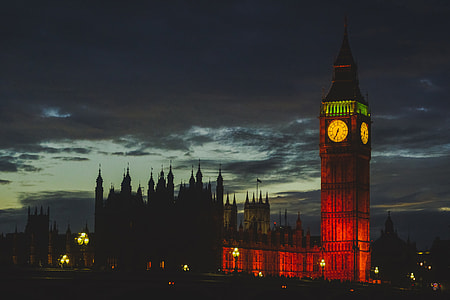 Big Ben in London at night thumbnail