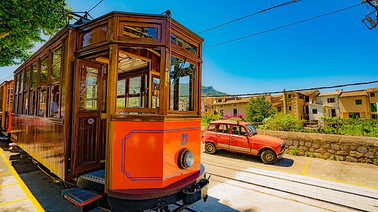 red and brown train thumbnail