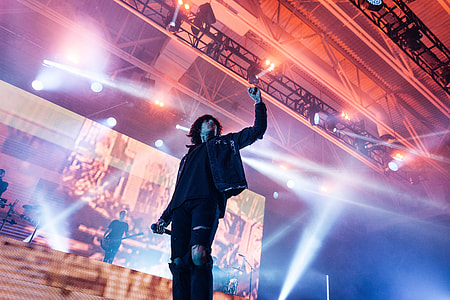 Singer on stage thumbnail