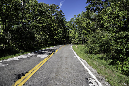Roadway into Cayuhoga Valley National Park, Ohio thumbnail