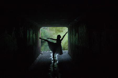 woman dancing on tunnel thumbnail