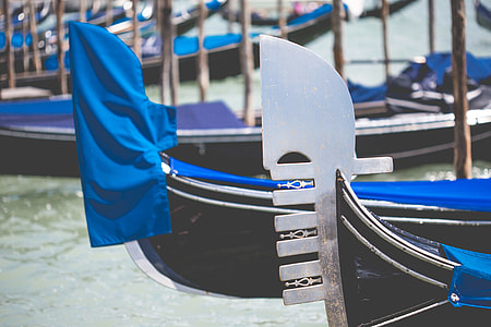 Ferro — Gondola Bow Ornament thumbnail