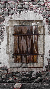 photo of brown painted house and window thumbnail