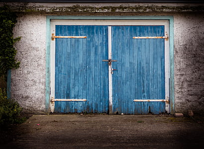 blue wooden doors thumbnail