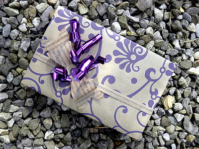 purple and white gift box thumbnail