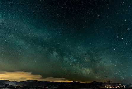 photograph of green night sky thumbnail