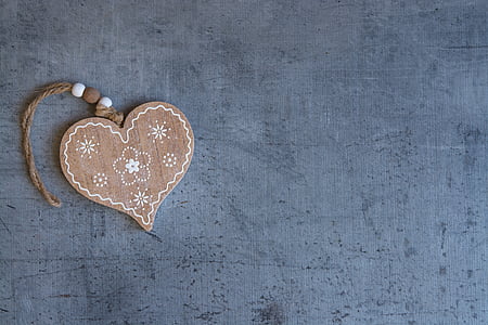 brown and white wooden floral heart pendant thumbnail