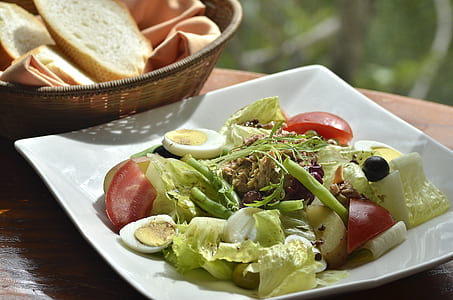 boiled eggs with vegetable salad thumbnail