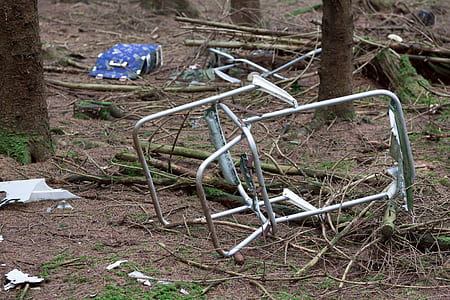 white treestand thumbnail