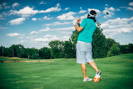 photo of man playing golf thumbnail