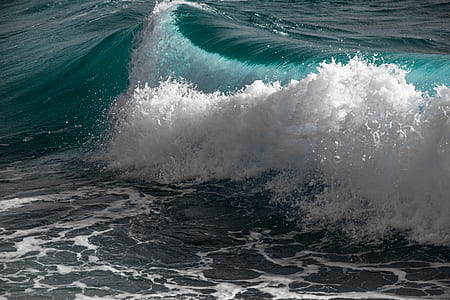 wave of body of water thumbnail