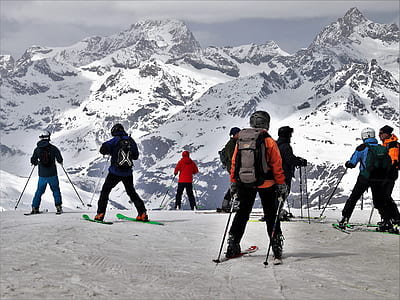 people skiing on mountian thumbnail