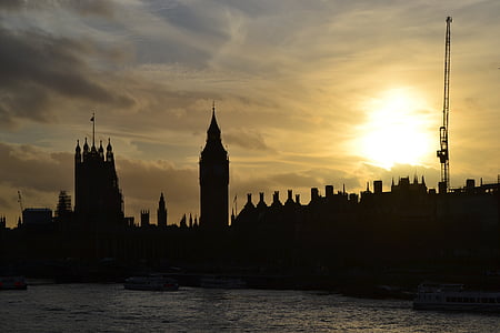 silhouette of buildings thumbnail