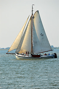 white sailboat thumbnail