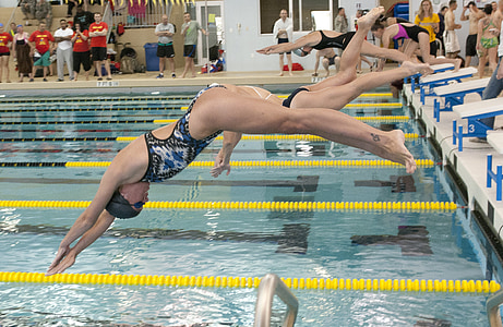 athletes diving in pool thumbnail