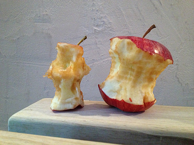 two bitten apples thumbnail